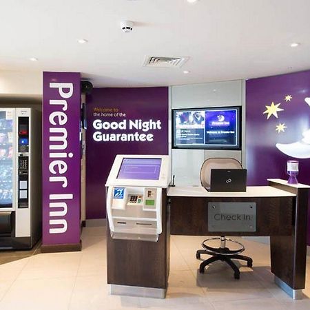 Premier Inn Leek Town Centre Zewnętrze zdjęcie
